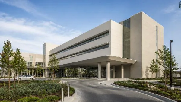 בית חולים מודרני בבנייה בשיטת NUDURA ICF